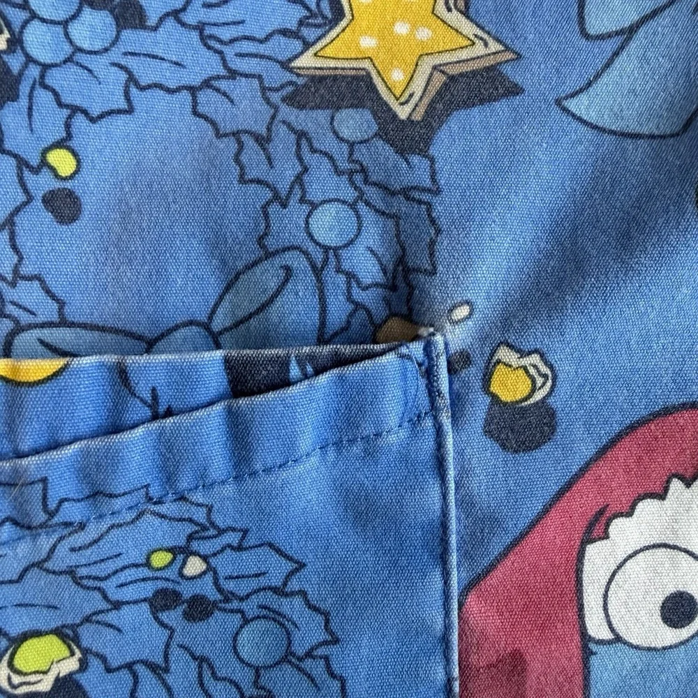 Sesame Street Cookie Monster Santa Christmas Medium Blue Scrub Top Kidcore - Picture 10 of 11